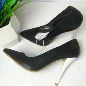 NWT Black Pointed Toe Pumps